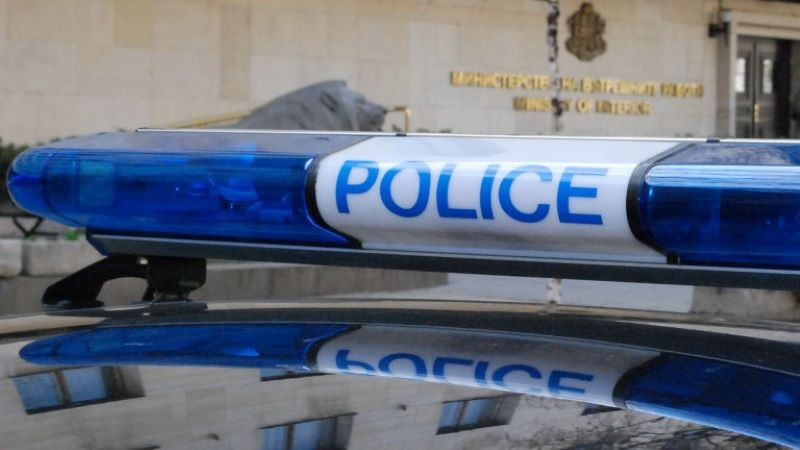 Откриха в колата на двама младежи в София много пакетчета с дрога, мачете и електрошок